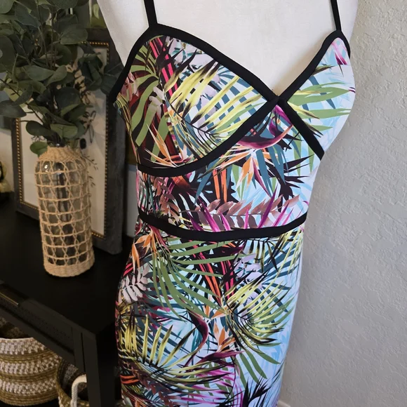 Guess Women’s Scuba Tropical Print Contrast Trim Bodycon Dress 12 - Picture 3 of 8